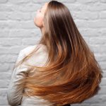 6 مزیت استفاده از اکستنشن مو برای موهای دکلره و رنگی